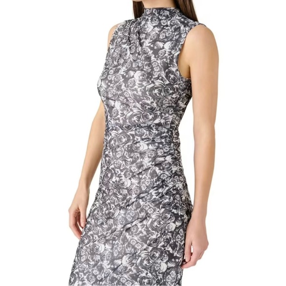 Betsey Johnson Dresses & Skirts - Betsey Johnson Black and White Floral Mock-Neck Bodycon Dress